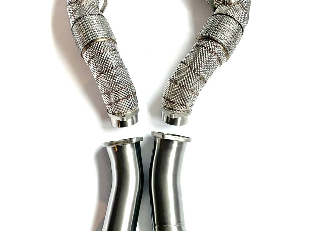 Downpipe-BMW-X5M-G05-4.4-Bi-Turbo-200-cells-met-hittenschild